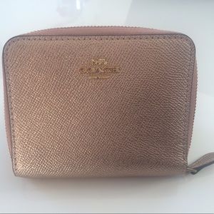 COACH ZIP AROUND WALLET (F29444)